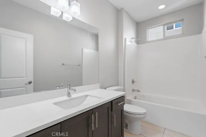 Common Bath Third Floor