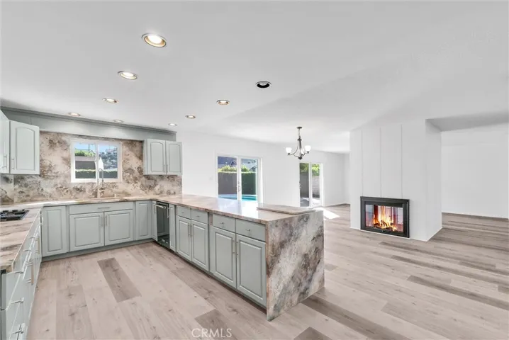 Kitchen/dining/family w/Fireplace