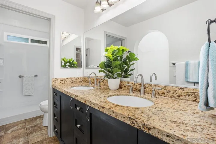 2419 Heatherwood Ct, Escondido, California 92026