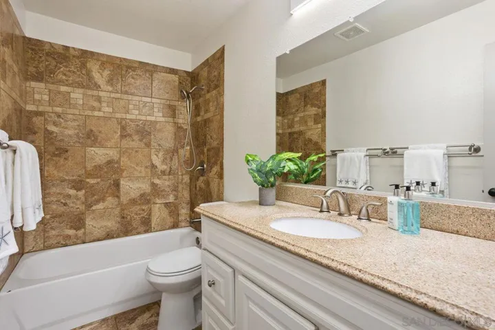2419 Heatherwood Ct, Escondido, California 92026