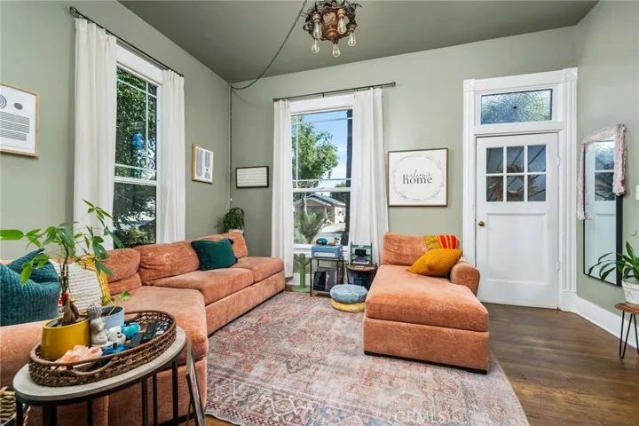 363 S 2nd Avenue, Upland, California 91786