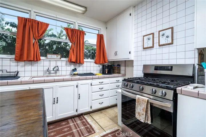 363 S 2nd Avenue, Upland, California 91786