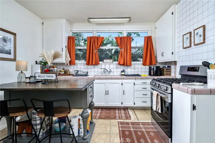 363 S 2nd Avenue, Upland, California 91786