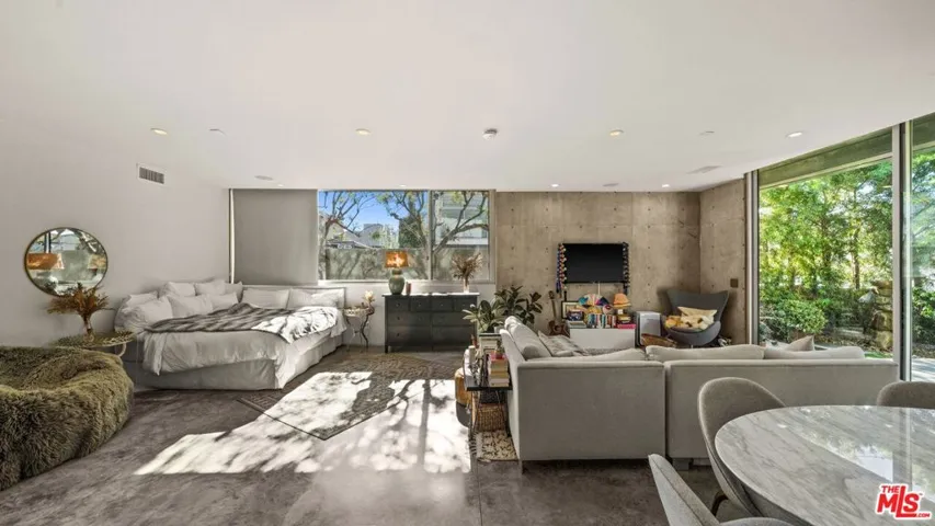 252 Bernard Avenue, Venice, California 90291