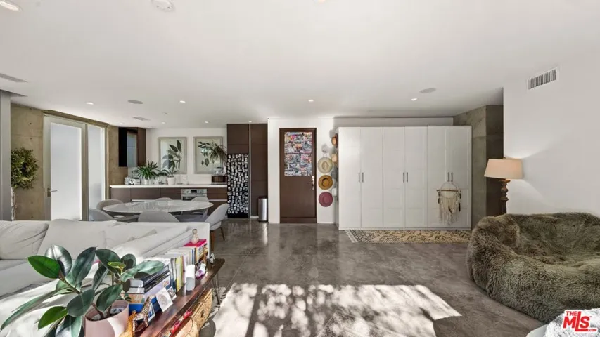 252 Bernard Avenue, Venice, California 90291