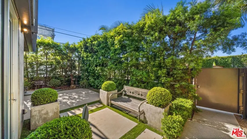 252 Bernard Avenue, Venice, California 90291