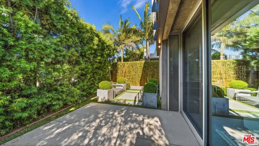 252 Bernard Avenue, Venice, California 90291