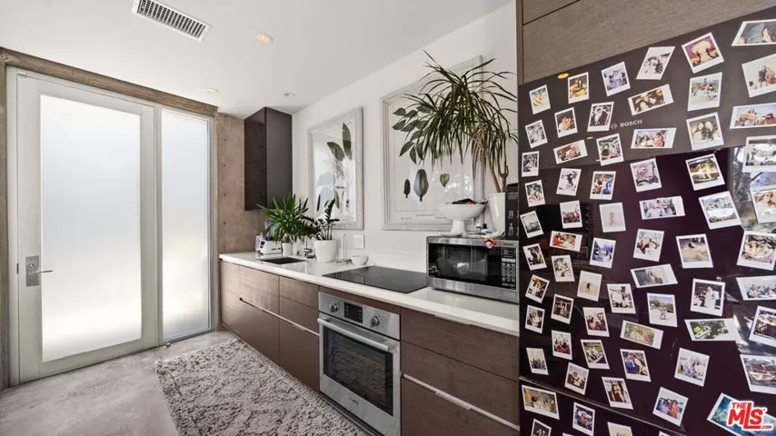 252 Bernard Avenue, Venice, California 90291