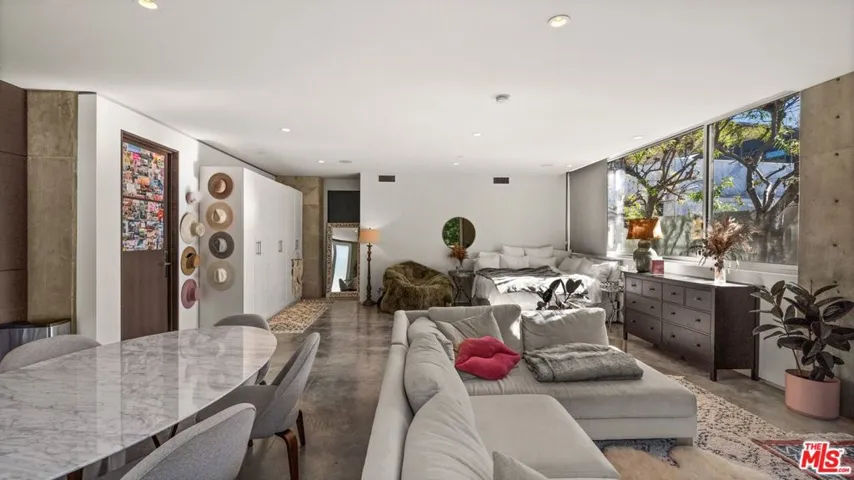 252 Bernard Avenue, Venice, California 90291