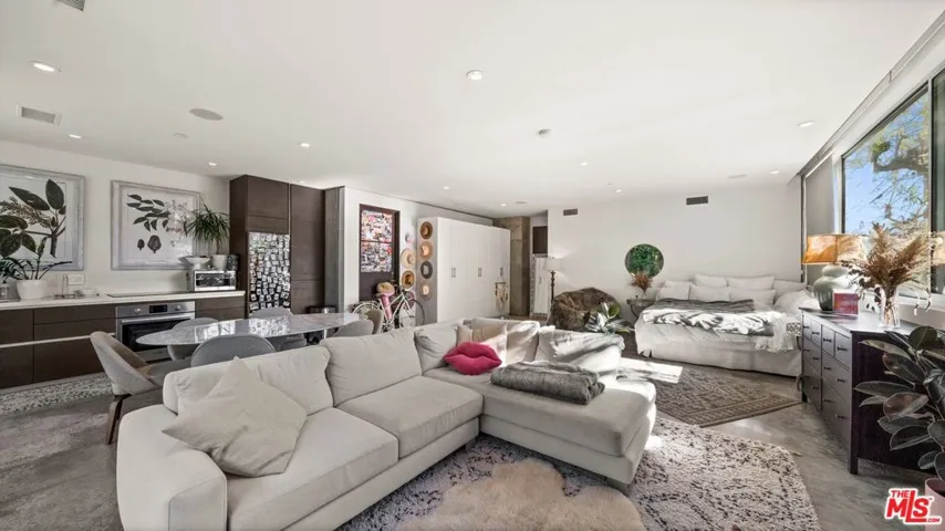 252 Bernard Avenue, Venice, California 90291