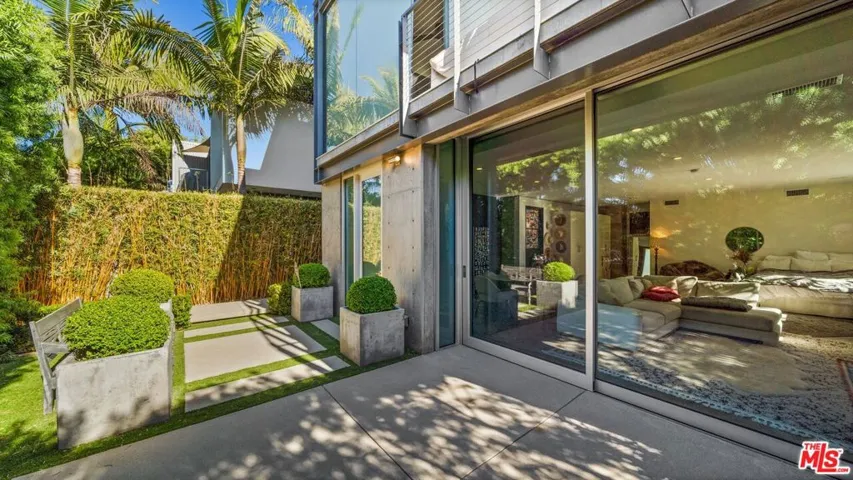 252 Bernard Avenue, Venice, California 90291