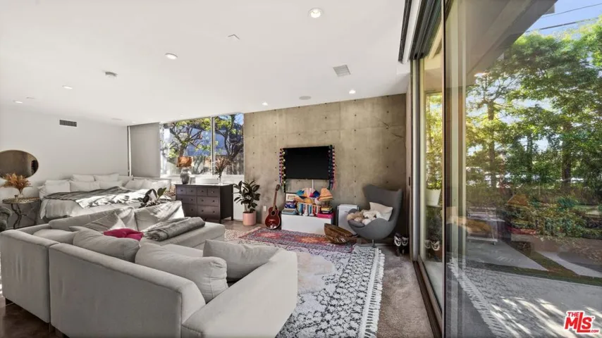 252 Bernard Avenue, Venice, California 90291