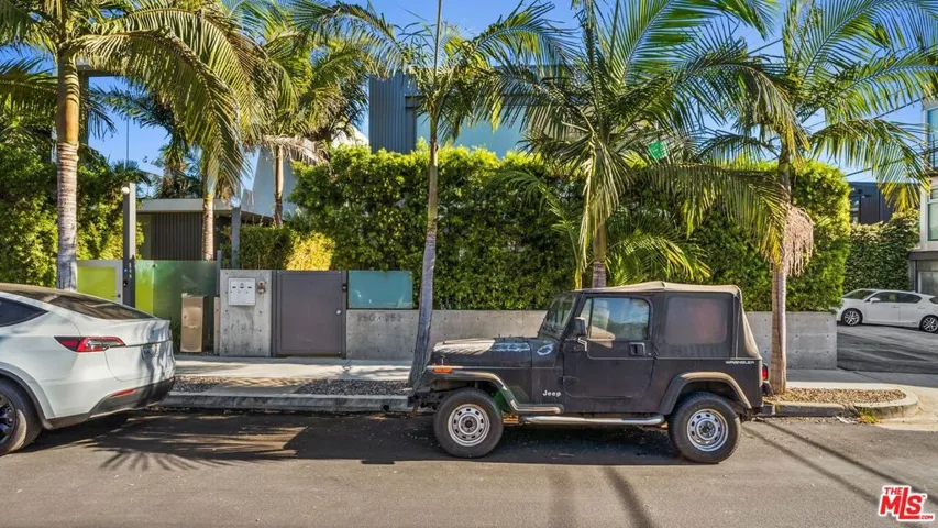 252 Bernard Avenue, Venice, California 90291