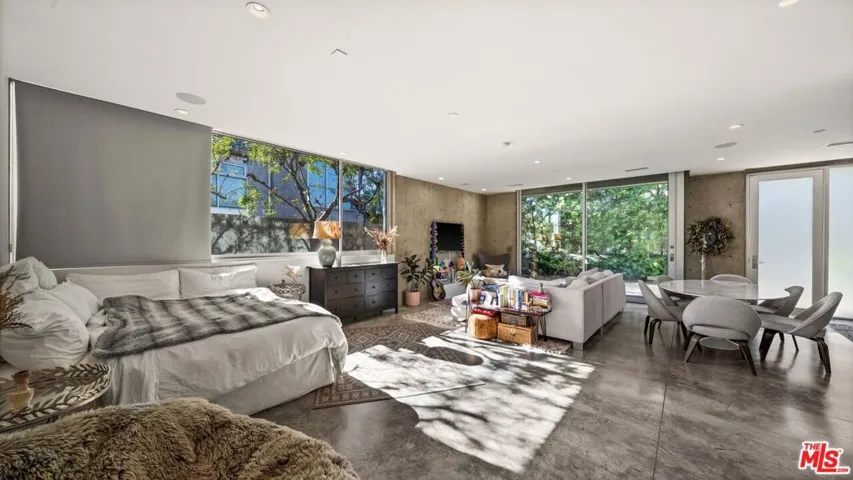 252 Bernard Avenue, Venice, California 90291