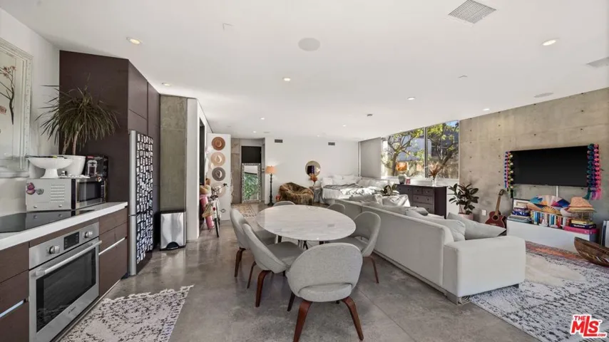 252 Bernard Avenue, Venice, California 90291