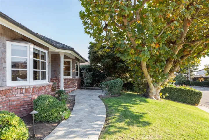 327 Driftwood Road, Corona Del Mar, California 92625