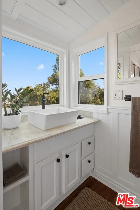 3750 Alta Mesa Drive, Studio City, California 91604 home-pic-11