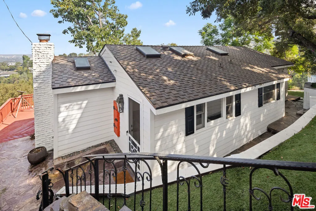 3750 Alta Mesa Drive, Studio City, California 91604 home-pic-2