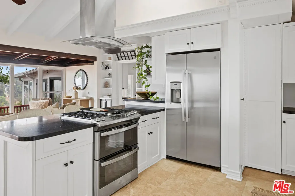 3750 Alta Mesa Drive, Studio City, California 91604 home-pic-3