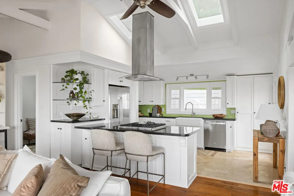 3750 Alta Mesa Drive, Studio City, California 91604 home-pic-4