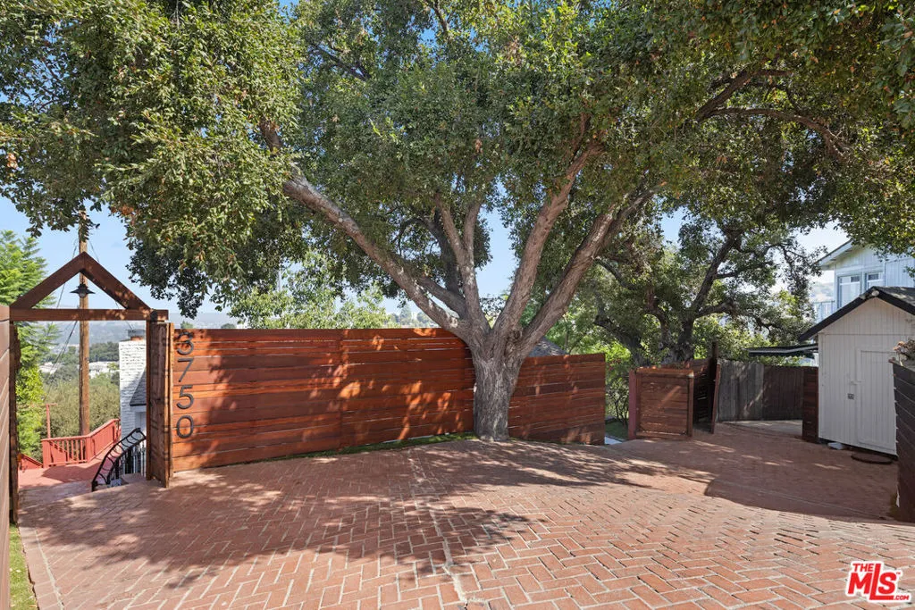 3750 Alta Mesa Drive, Studio City, California 91604 home-pic-1