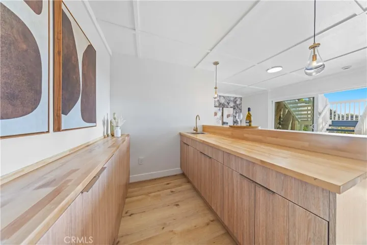 1041 Santa Ana Street, Laguna Beach, California 92651