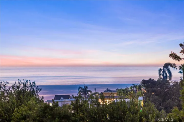 1041 Santa Ana Street, Laguna Beach, California 92651