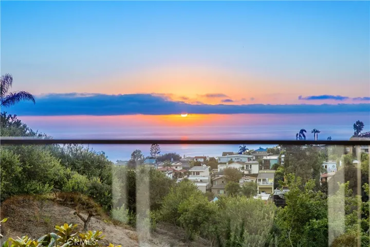 1041 Santa Ana Street, Laguna Beach, California 92651