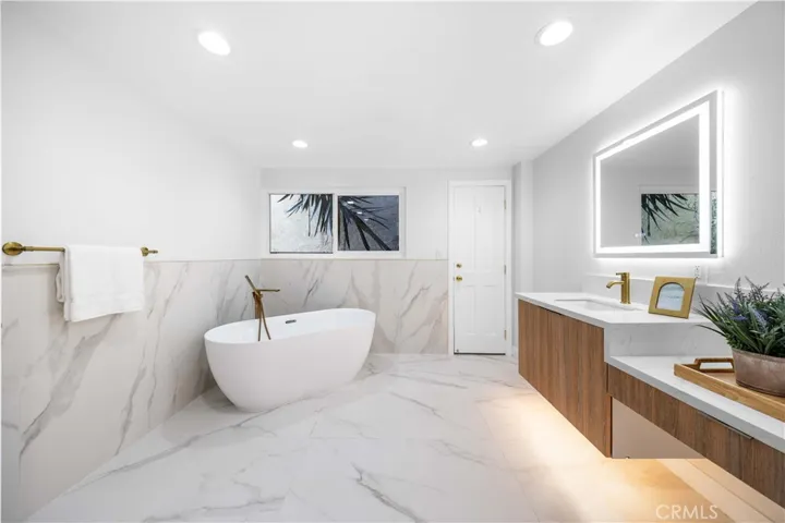1041 Santa Ana Street, Laguna Beach, California 92651