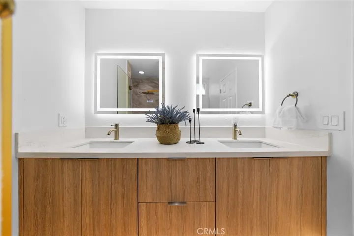1041 Santa Ana Street, Laguna Beach, California 92651