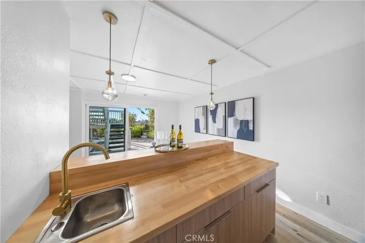 1041 Santa Ana Street, Laguna Beach, California 92651
