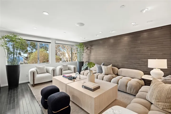970 Baja Street, Laguna Beach, California 92651