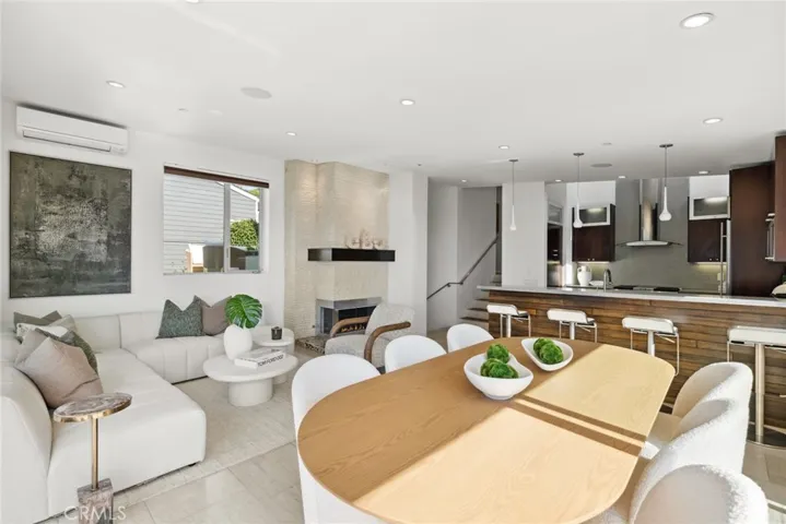 970 Baja Street, Laguna Beach, California 92651