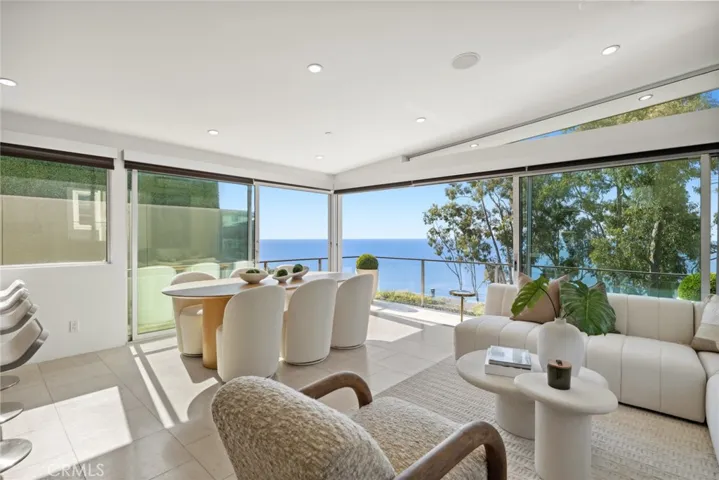 From cocktail parties, birthdays and holidays to relaxing on a wraparound deck, the open and airy residence elevates life’s special moments to an impressive new level.