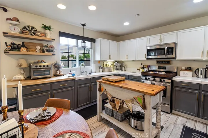 16414 Empire Lakes Court, Fontana, California 92336