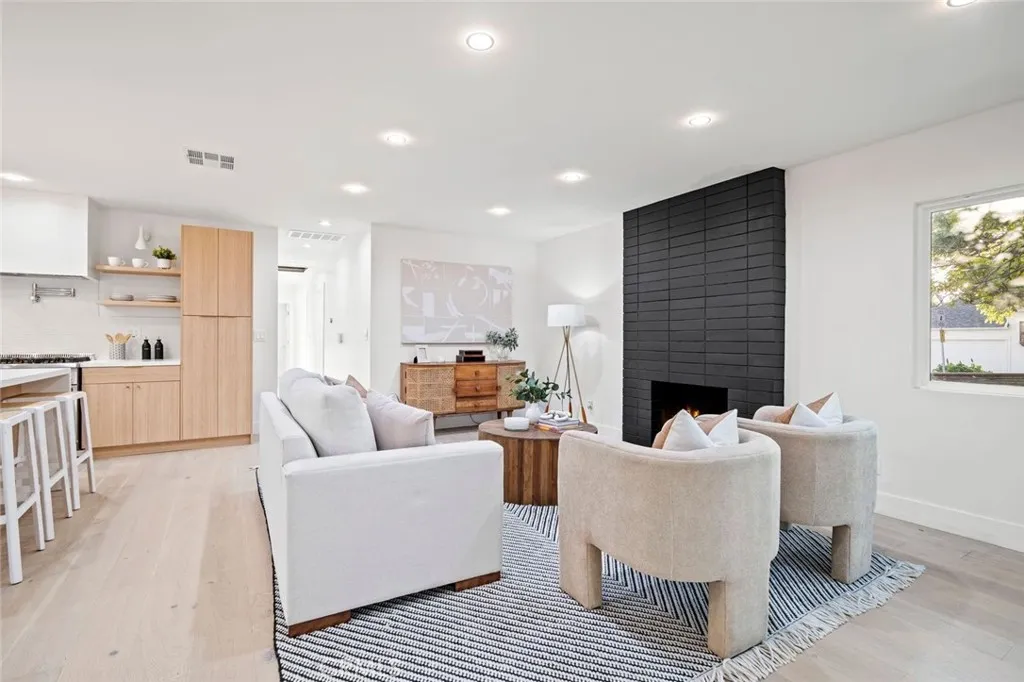 400 E Calaveras Street, Altadena, California 91001 home-pic-15