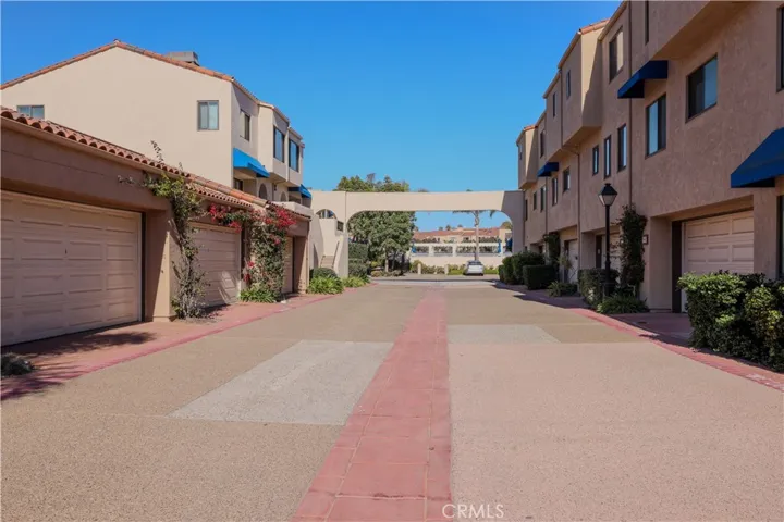 16476 Bordeaux Lane 214, Huntington Beach, California 92649