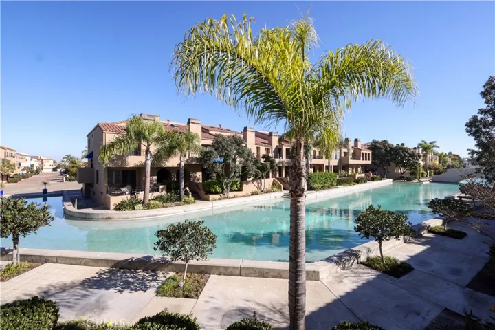 16476 Bordeaux Lane 214, Huntington Beach, California 92649