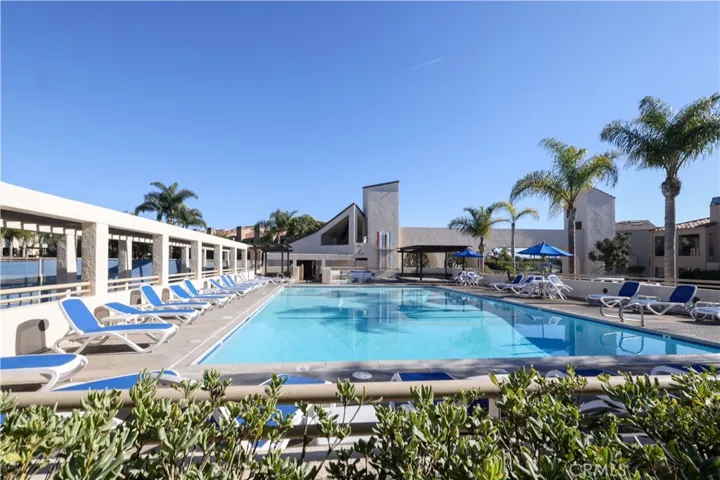16476 Bordeaux Lane 214, Huntington Beach, California 92649