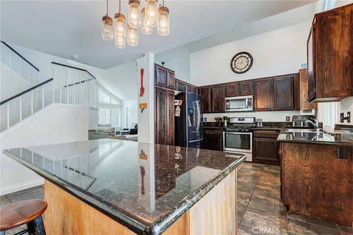 445 Yellowstone Circle, Corona, California 92879