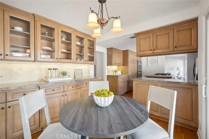 6 Village Circle, Manhattan Beach, California 90266