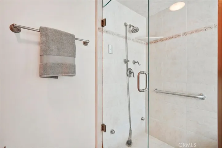 6 Village Circle, Manhattan Beach, California 90266