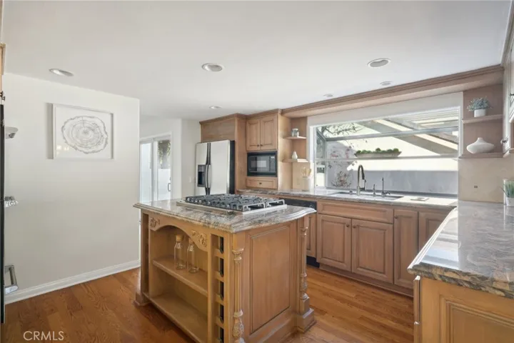 6 Village Circle, Manhattan Beach, California 90266