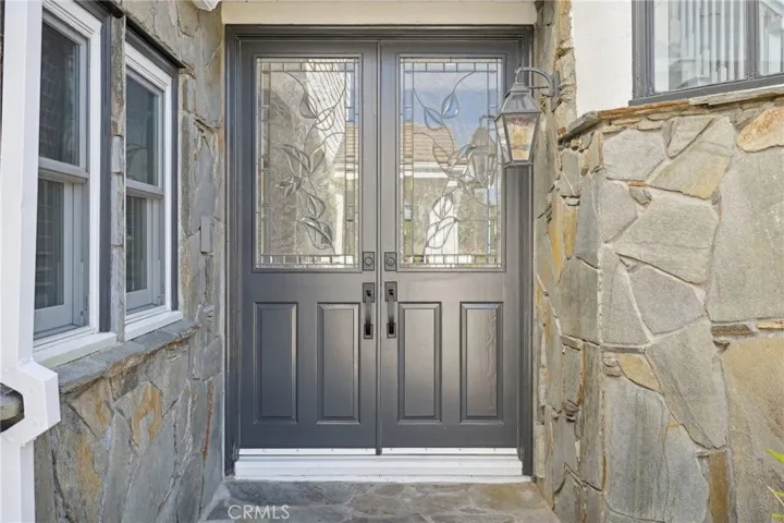 6 Village Circle, Manhattan Beach, California 90266