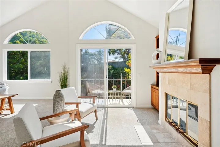 6 Village Circle, Manhattan Beach, California 90266