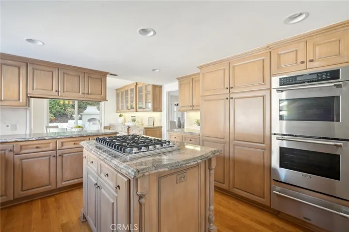 6 Village Circle, Manhattan Beach, California 90266