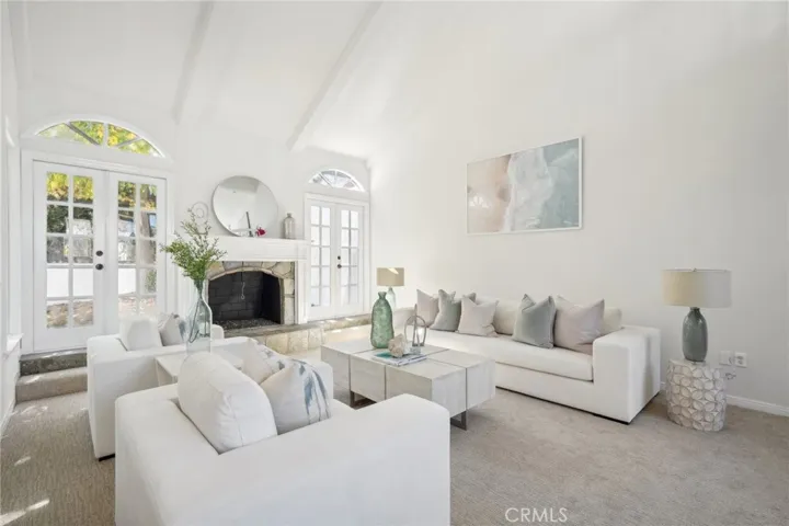 6 Village Circle, Manhattan Beach, California 90266