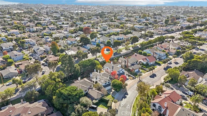 6 Village Circle, Manhattan Beach, California 90266