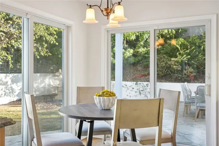 6 Village Circle, Manhattan Beach, California 90266