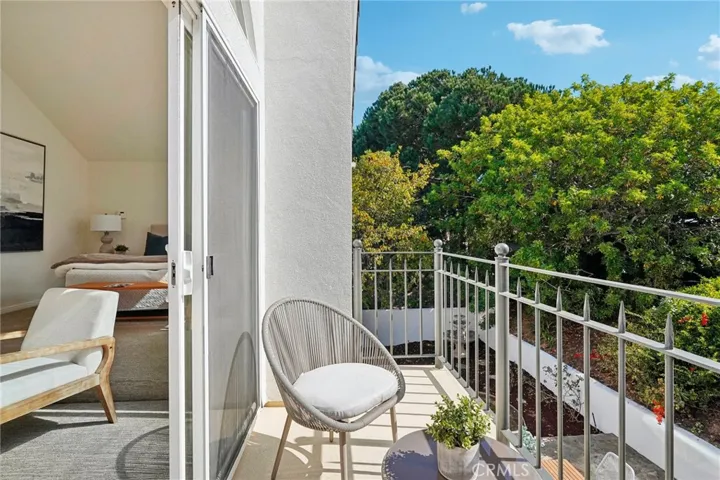 6 Village Circle, Manhattan Beach, California 90266